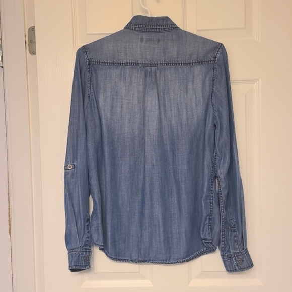 JORDACHE WOMENS BLUE DENIM CHAMBRAY BUTTON DOWN SHIRT DARK WASH FADED MEDIUM - Picture 3 of 9